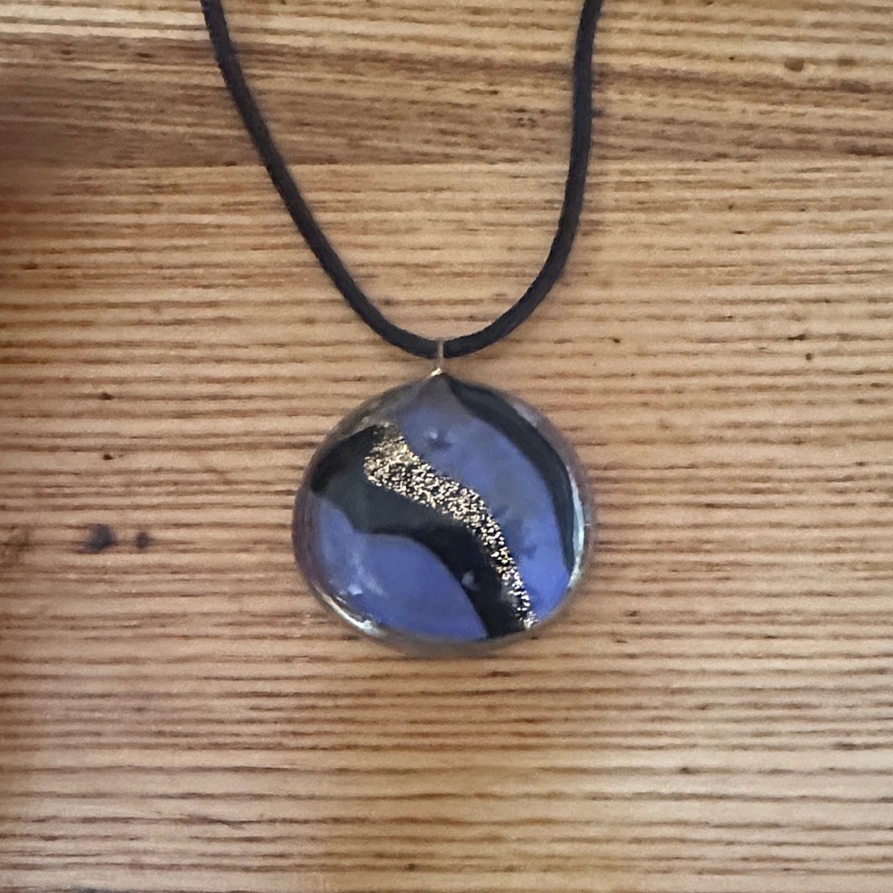 Elegant Purple and Gold Pendant Necklace